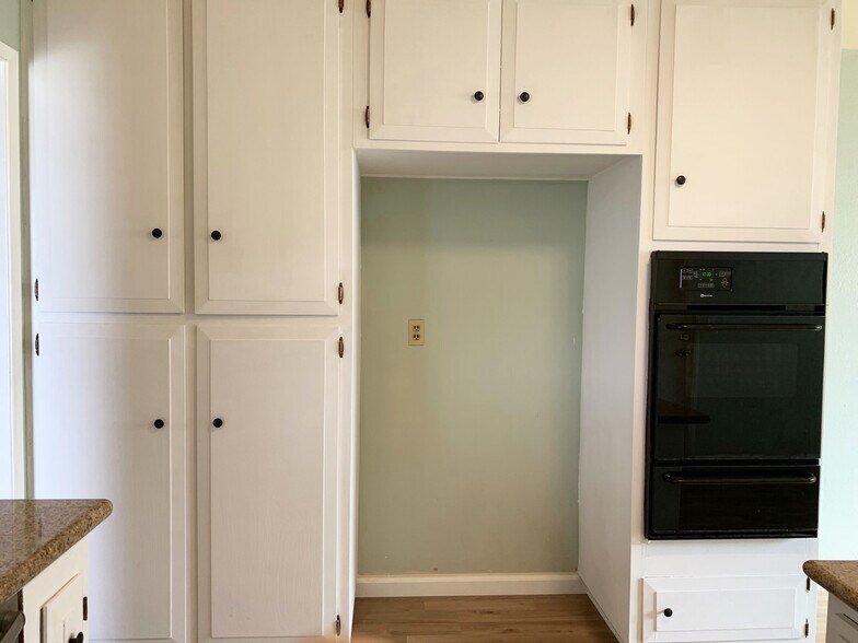 Building Photo - 9687 Azalea Cir