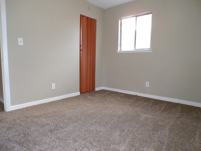 Building Photo - 3145 34th Ct N