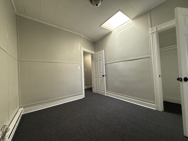 Building Photo - Three Bedroom Home In Baltimore City