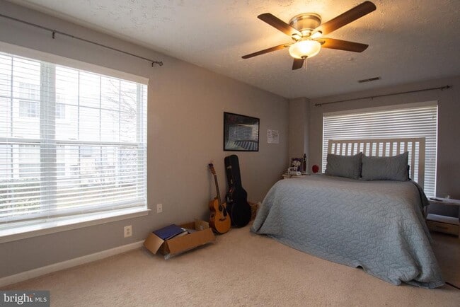 Building Photo - 2054 Quaker Way