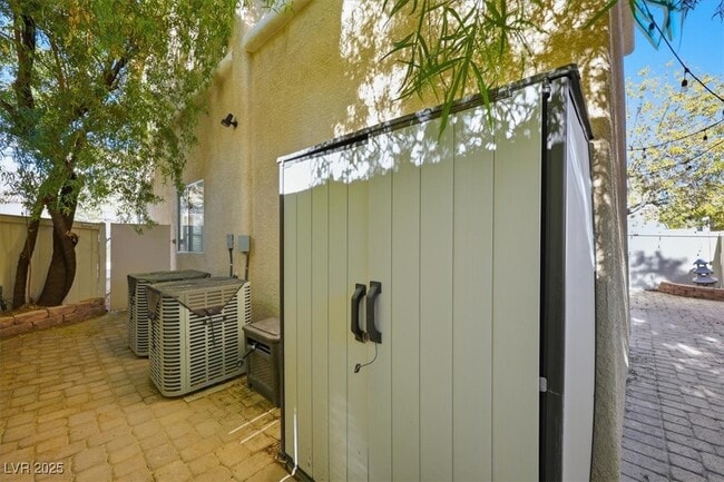 Building Photo - 10457 Chrisman Ave