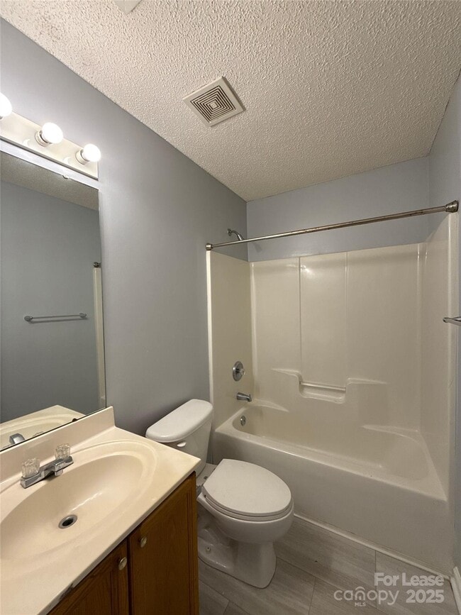 Building Photo - 3025 Longspur Dr