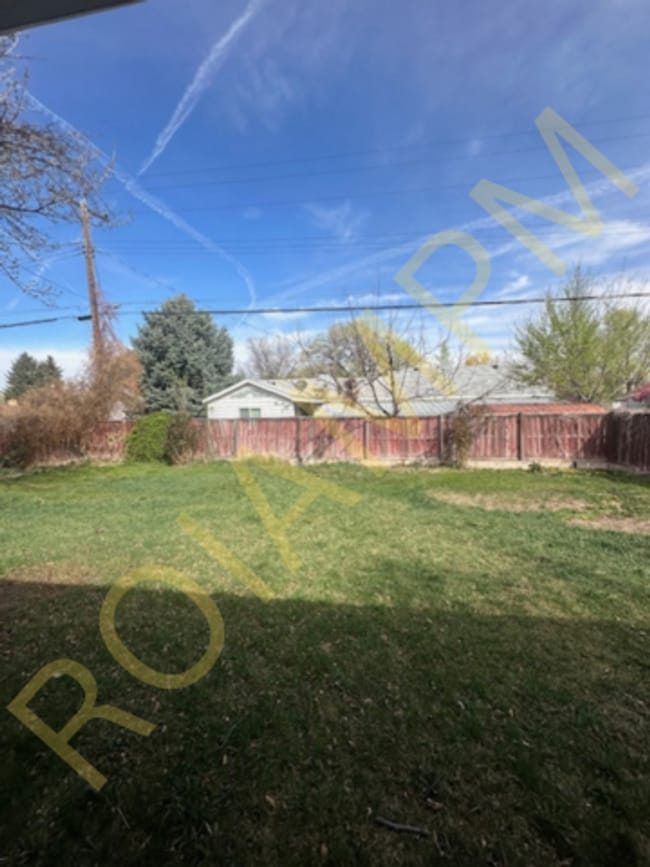 Building Photo - 3 Bed / 2 Bath Home – Fenced Yard & Garage