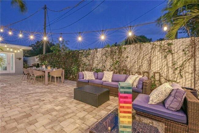 Building Photo - 1517 NE 17th Terrace