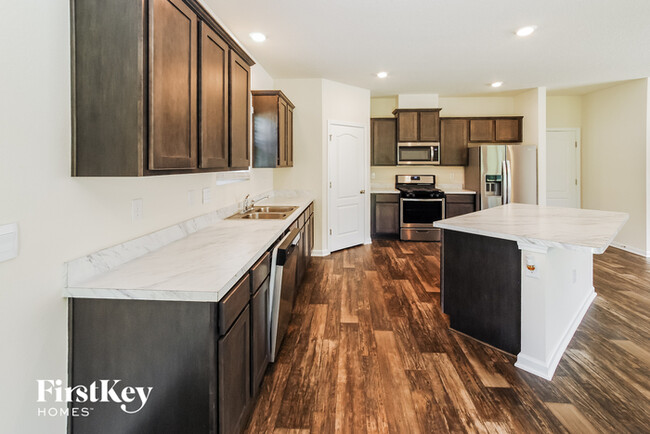 Building Photo - 325 Jarama Cir