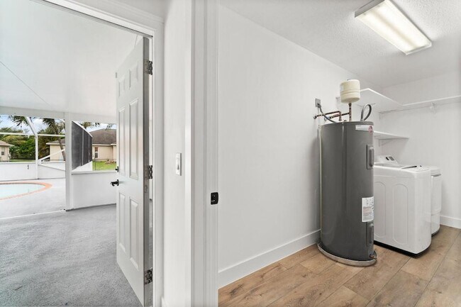 Building Photo - 1575 SW Fresno Rd