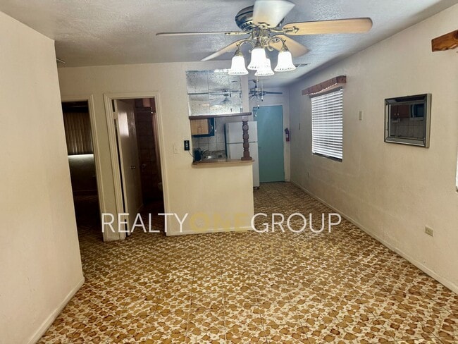 Building Photo - Compact 2 Bedroom 1 bath home with parking...