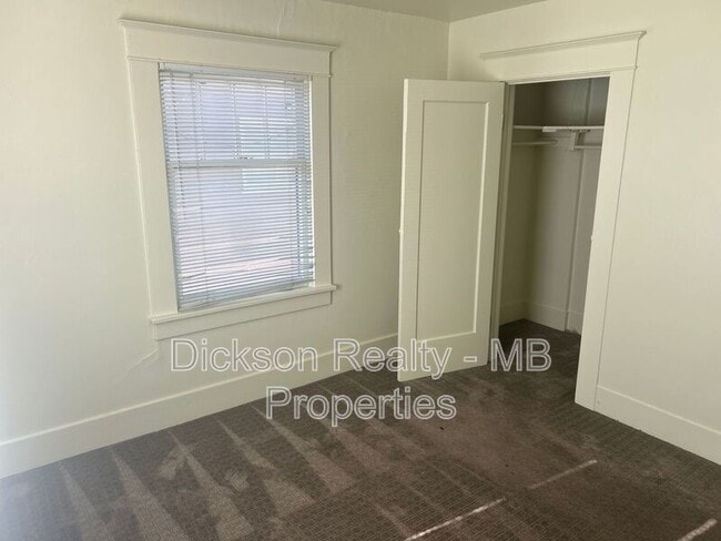 Building Photo - 54 S Wells Ave