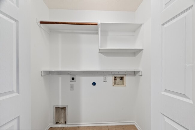 Building Photo - 9807 Tawny Trace Ct