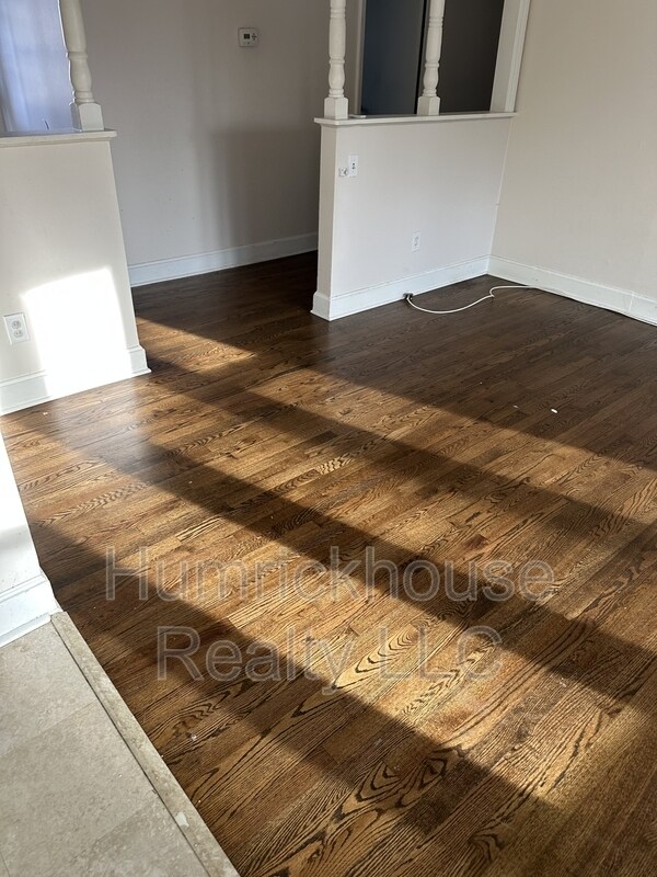 Building Photo - 1601 Grovewood Dr