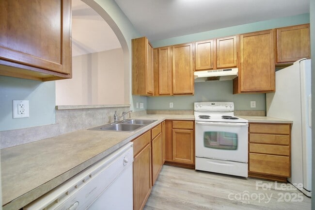 Building Photo - 5037 Sunset Ridge Ct