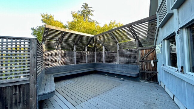 Building Photo - "The Rock" - 6 Bedroom House by Cal Poly