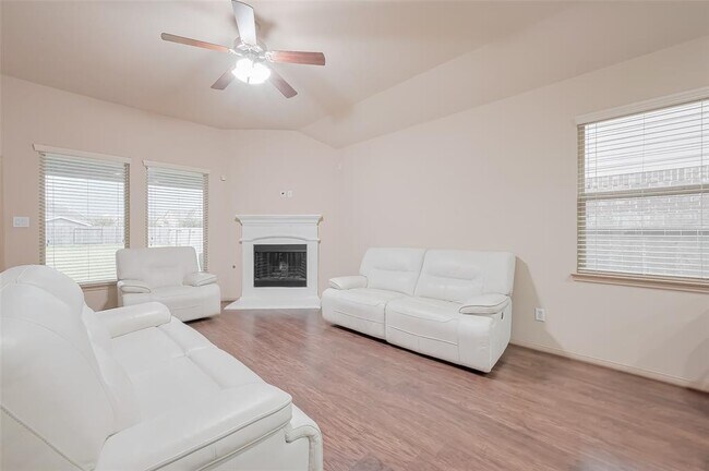 Building Photo - 4410 Fenetre Forest St