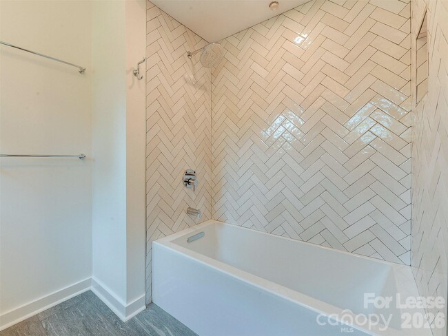 Building Photo - 1174 Park West Dr