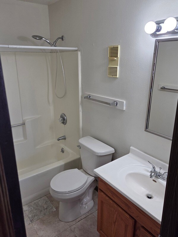 Building Photo - 980 Eisenhower Rd