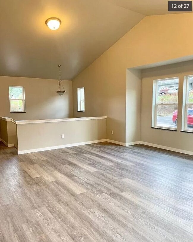 Building Photo - Charming 7 bedroom, 3 bath home available in August!