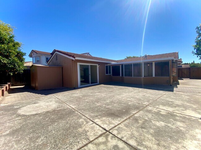 Building Photo - 3-bedroom home located in Union City! – wi...