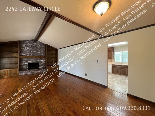 Building Photo - 2242 Gateway Cir