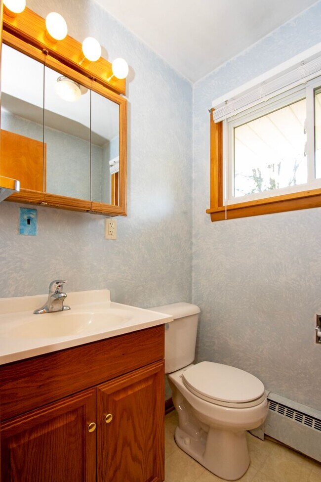 Building Photo - Charming Ranch Home