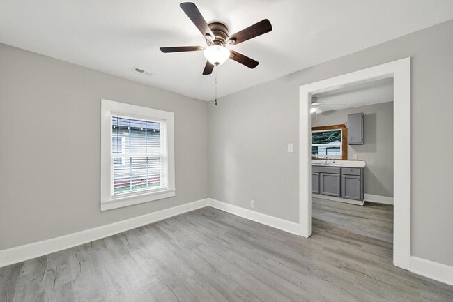 Building Photo - Recently Renovated 2 Bedroom Home in Rock ...