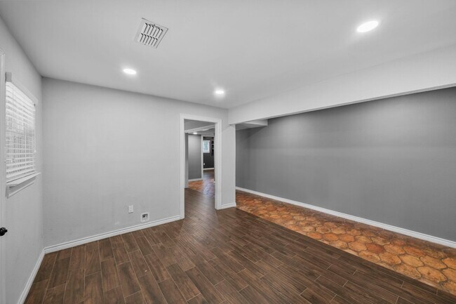 Building Photo - 10519 Fawnview Dr