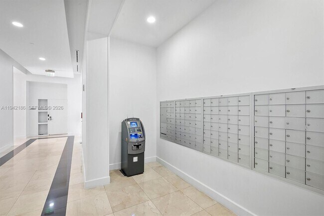 Building Photo - 350 NE 24th St