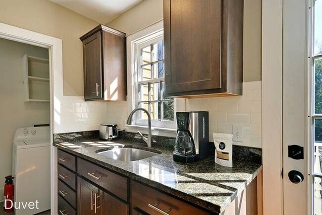 Building Photo - 75 Spring St