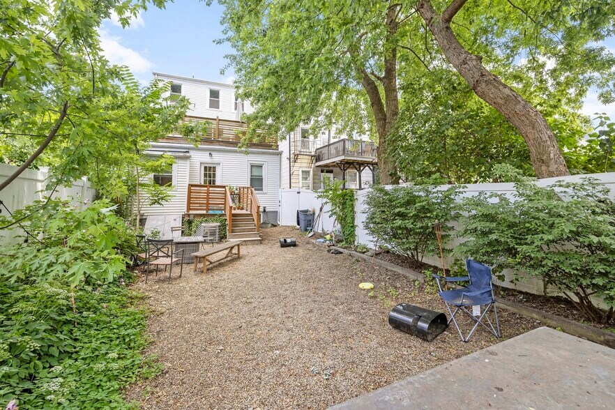 Building Photo - 338 Hurley St