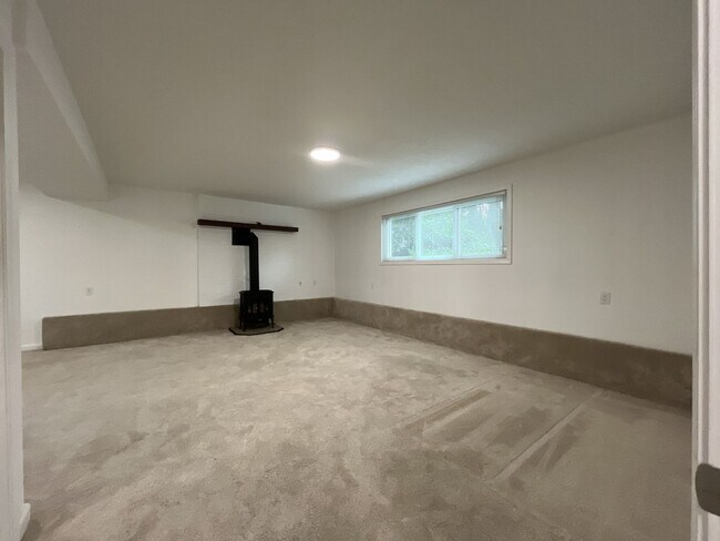 Building Photo - Three-Bedroom Home Near Nike Campus with Bonus Room, Large Deck & Two-Car Garage
