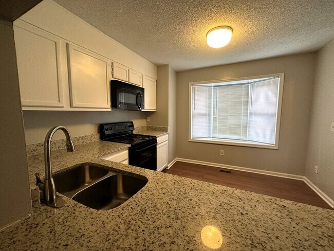Building Photo - 5907 Dixon Dr