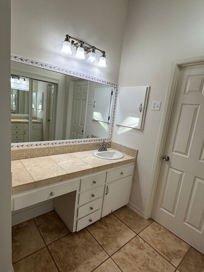 Building Photo - HOLIDAY SPECIAL ~ Home for Rent!