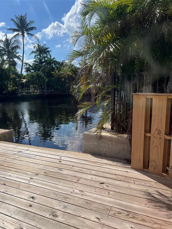 Building Photo - 1814 E Oakland Park Blvd