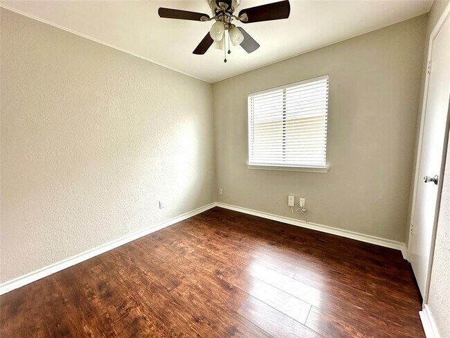 Building Photo - 2213 Margalene Way