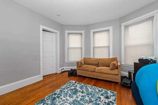 Building Photo - 47 Hillside St