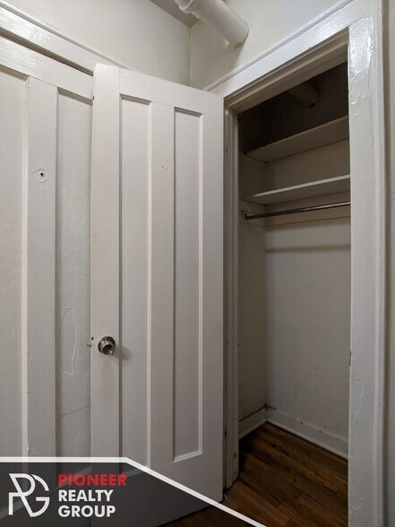 Building Photo - 3837 N Greenview Ave