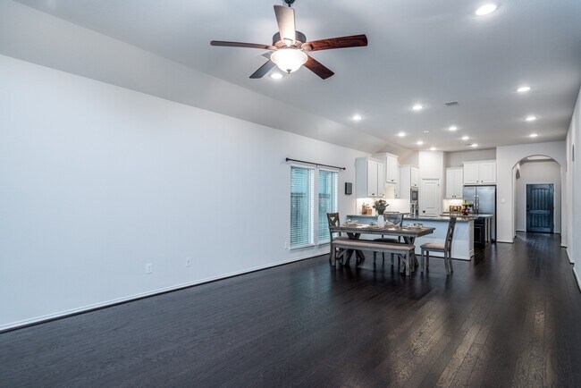 Building Photo - 15518 Lake Meridian Dr