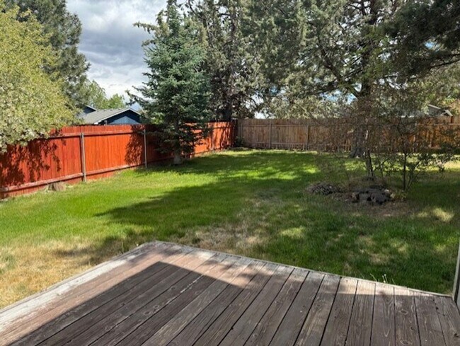 Building Photo - Single level home close to the hospital