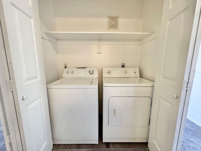 Building Photo - BEAUTIFULLY UPGRADED CONDO - SPACIOUS 2 BE...