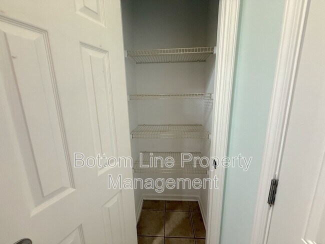 Building Photo - 10226 Highland Creek Cir