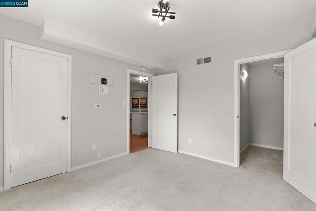 Building Photo - 2853 Alida St