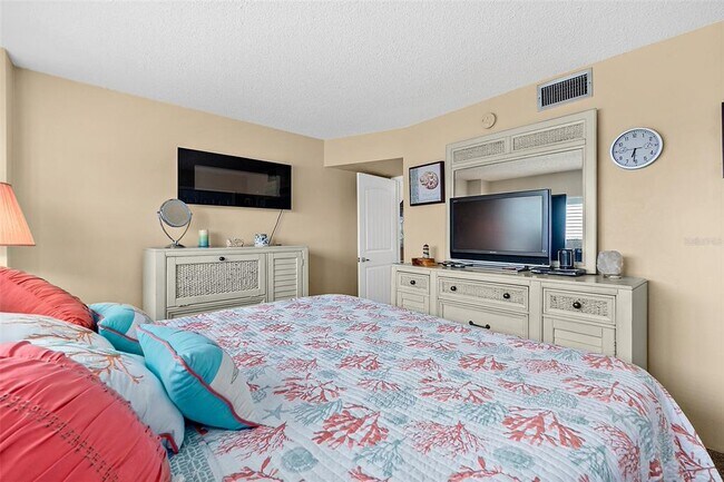 Building Photo - 3600 S Ocean Shore Blvd