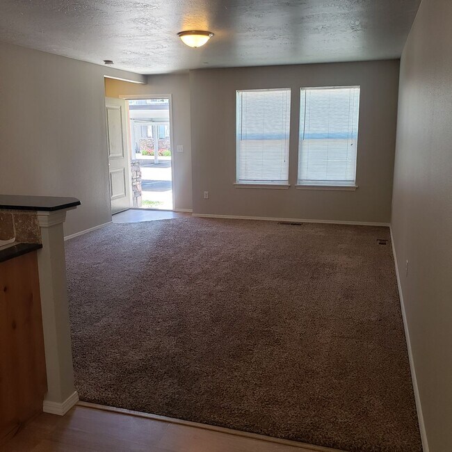 Building Photo - AB1488