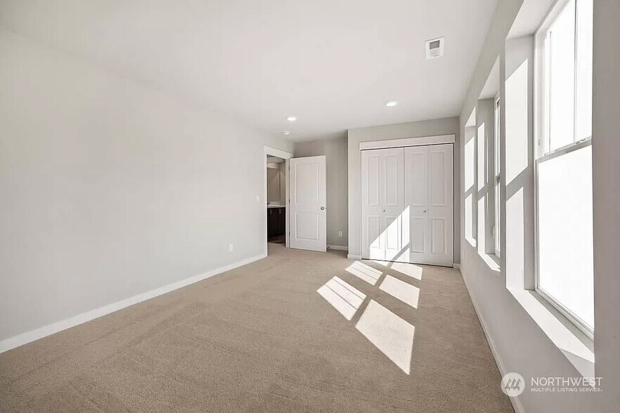 Building Photo - 1233 SW Pendleton Way