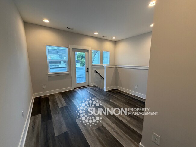 Building Photo - 2 Bed + Loft & 2 Car Garage with Skyline Views