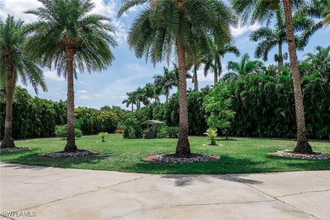 Building Photo - 14562 Riverside Dr
