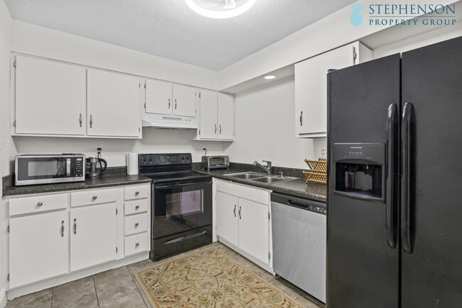 Building Photo - 1825 St Julian Pl