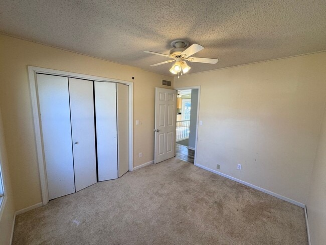 Building Photo - 5 Bedrooms!