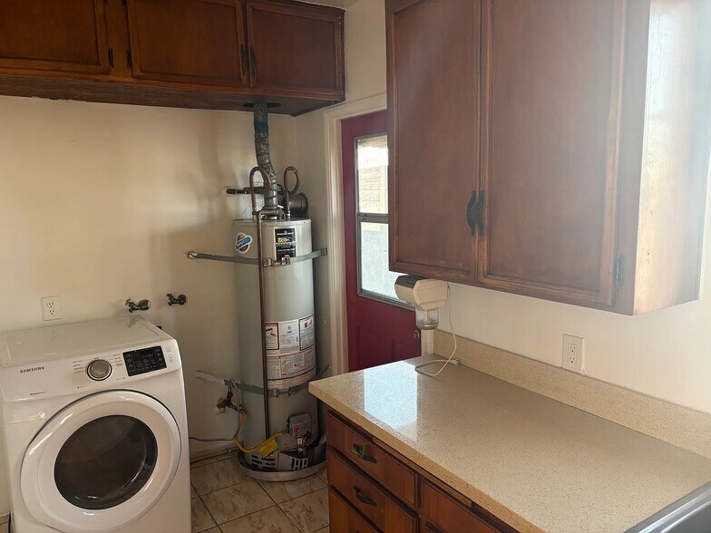 Building Photo - 1650 W 85th St