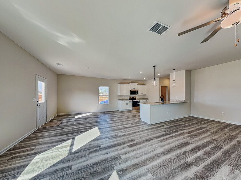 Building Photo - 700 Plant Rd