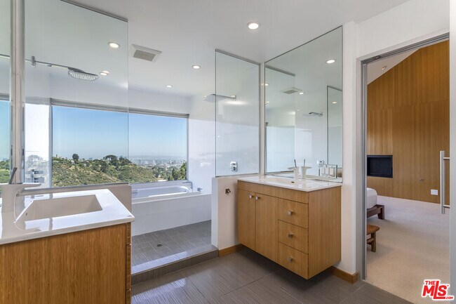 Building Photo - 1260 Linda Flora Dr